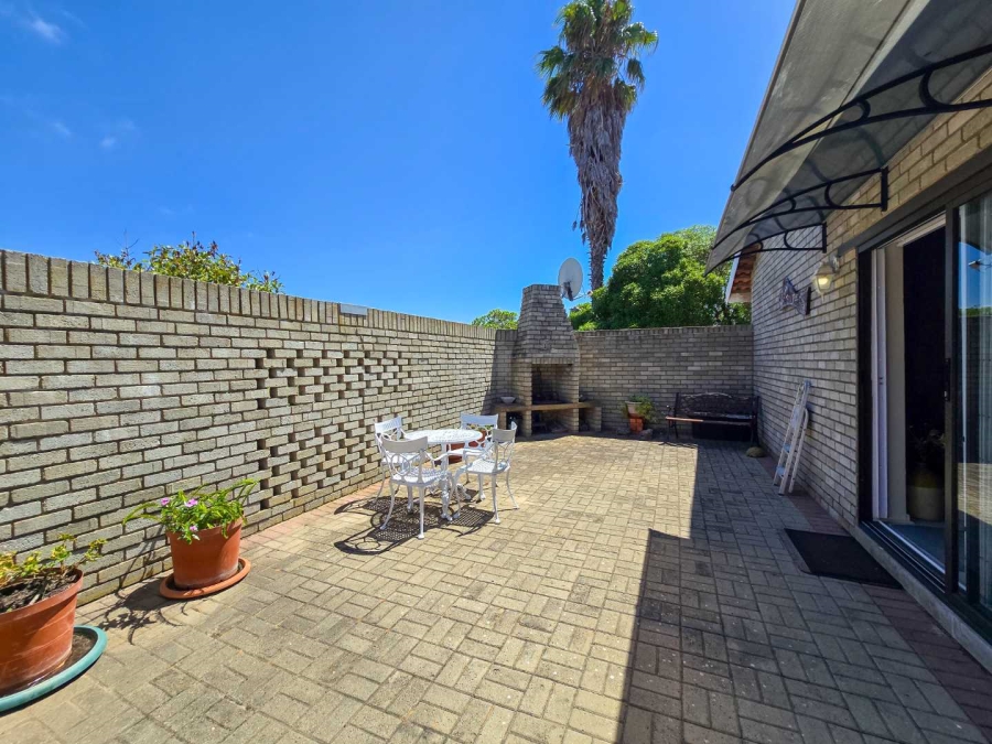 4 Bedroom Property for Sale in Stilbaai Wes Western Cape